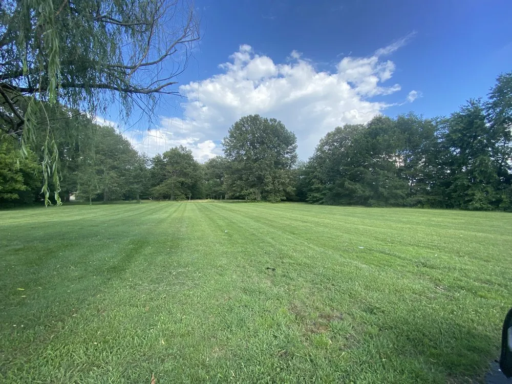 Reliable yard maintenance near you in Manchester, TN by R n B Lawn Service