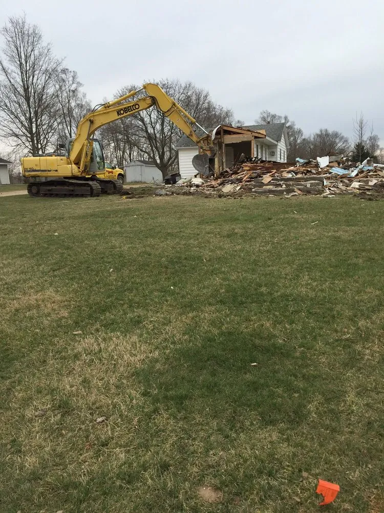 Expert landscape installation experts serving Jackson, MI - R-n-D Dirtworks