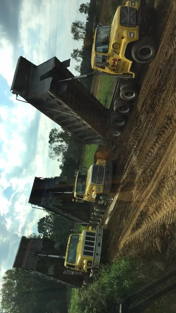 Custom yard cleanup service experts serving Jackson, MI - R-n-D Dirtworks