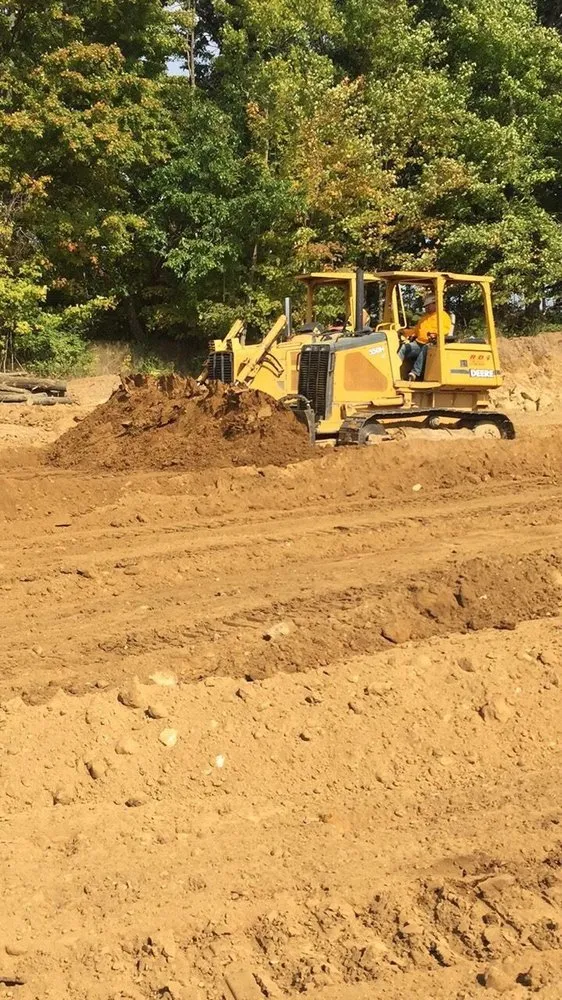 Affordable yard cleanup service experts serving Jackson, MI - R-n-D Dirtworks