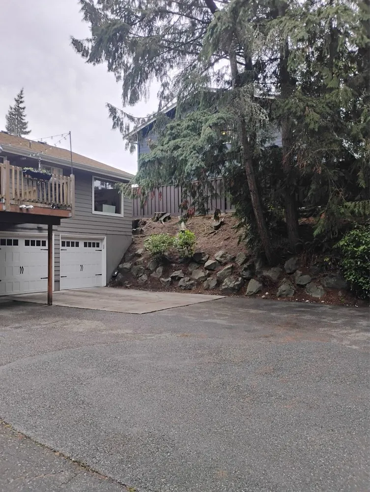 Professional yard cleanup service experts serving Kirkland, WA - R S Landscaping