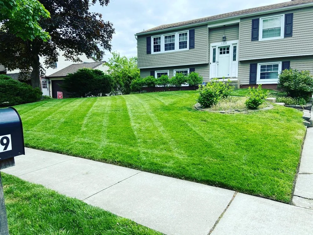 Professional yard maintenance in Delran, NJ - R Soares Landscaping
