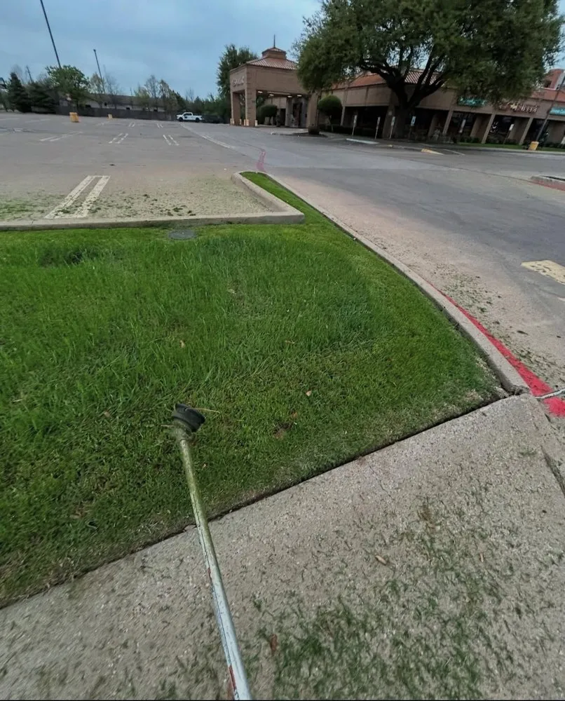 Top-rated lawn mowing service experts serving Arlington, TX - R Vasquez LCS