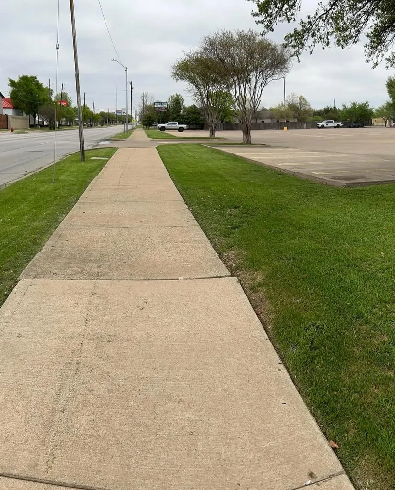 Local lawn care service for beautiful yards across Arlington, TX - R Vasquez LCS