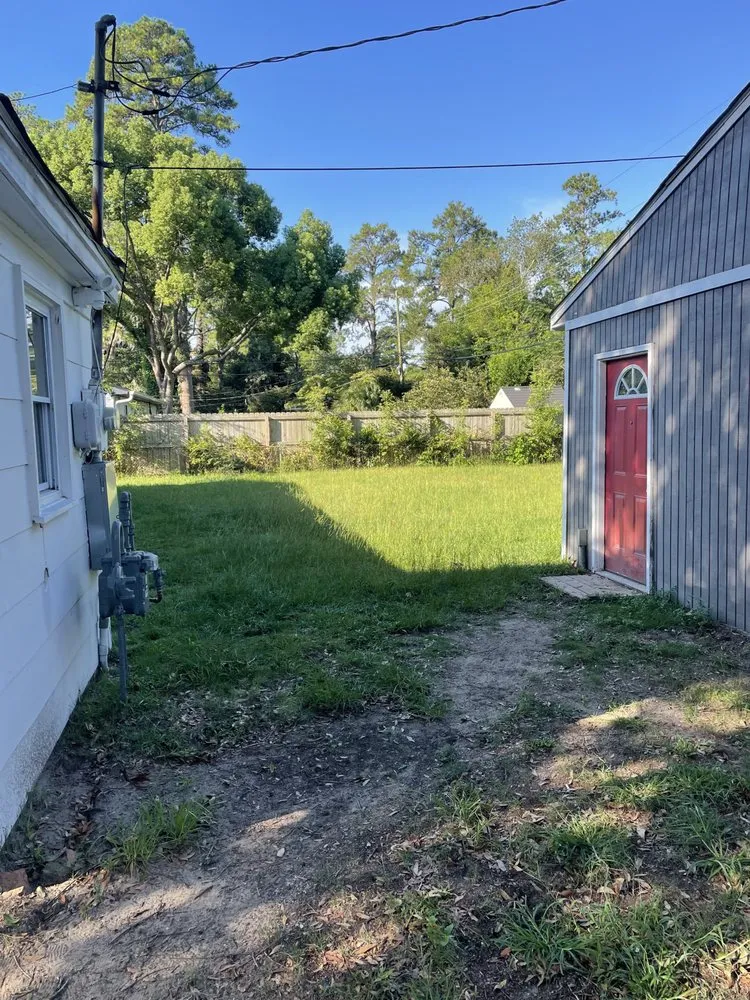 Affordable lawn care service for homes across Savannah, GA - R Williams Lawn Care Service