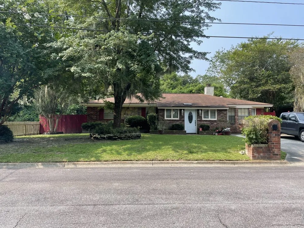 Affordable yard maintenance in Savannah, GA - R Williams Lawn Care Service