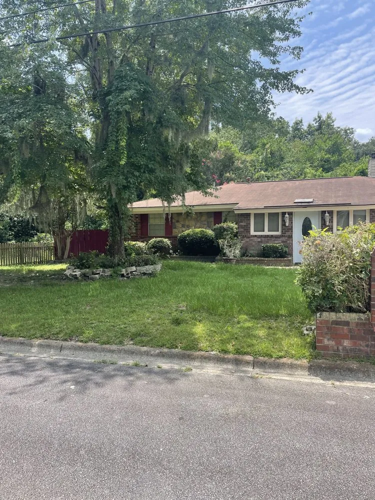 Top-rated residential landscaping in Savannah, GA - R Williams Lawn Care Service