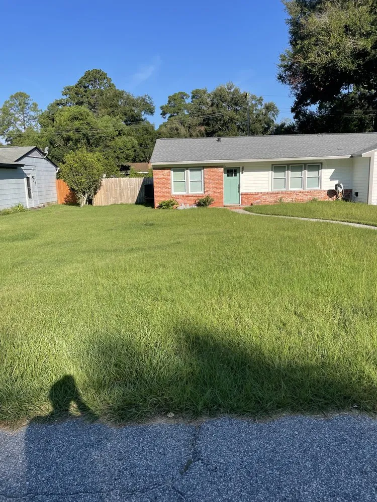 Professional landscaping services experts serving Savannah, GA - R Williams Lawn Care Service