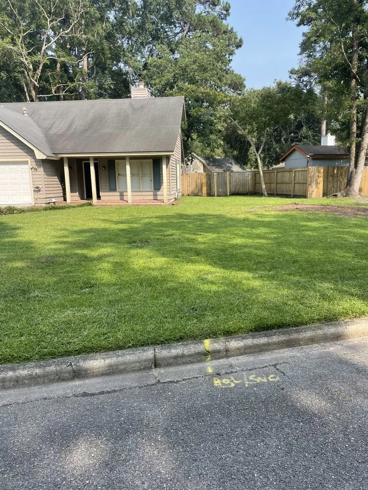 Top-rated yard maintenance experts serving Savannah, GA - R Williams Lawn Care Service