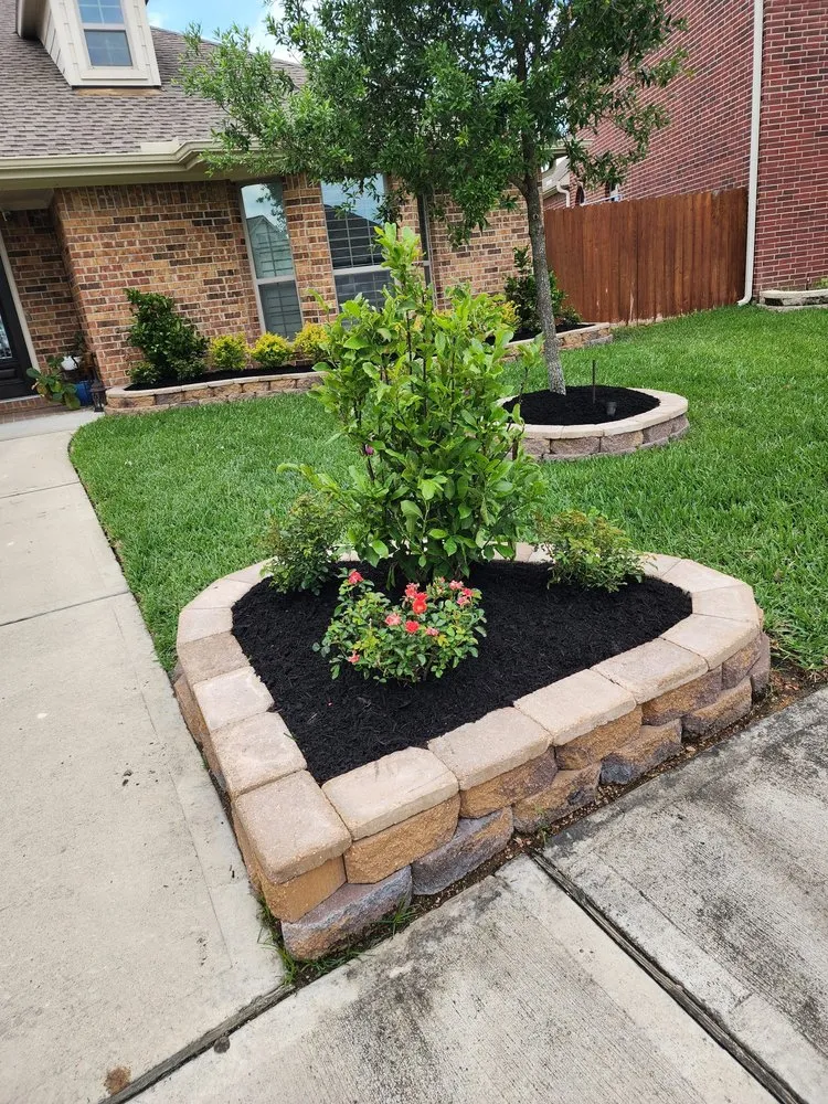 Professional garden landscaping in Sugar Land, TX - R y A landscaping