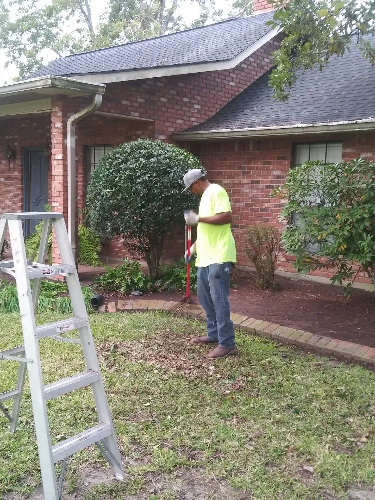 Custom garden landscaping experts serving Baker, LA - R&A Lawn Barber