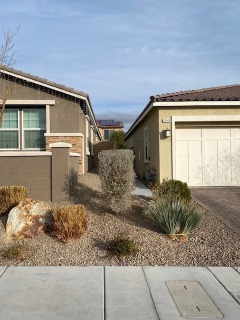 Top-rated lawn care service in Las Vegas, NV by Rabbits Lawn Maintenance