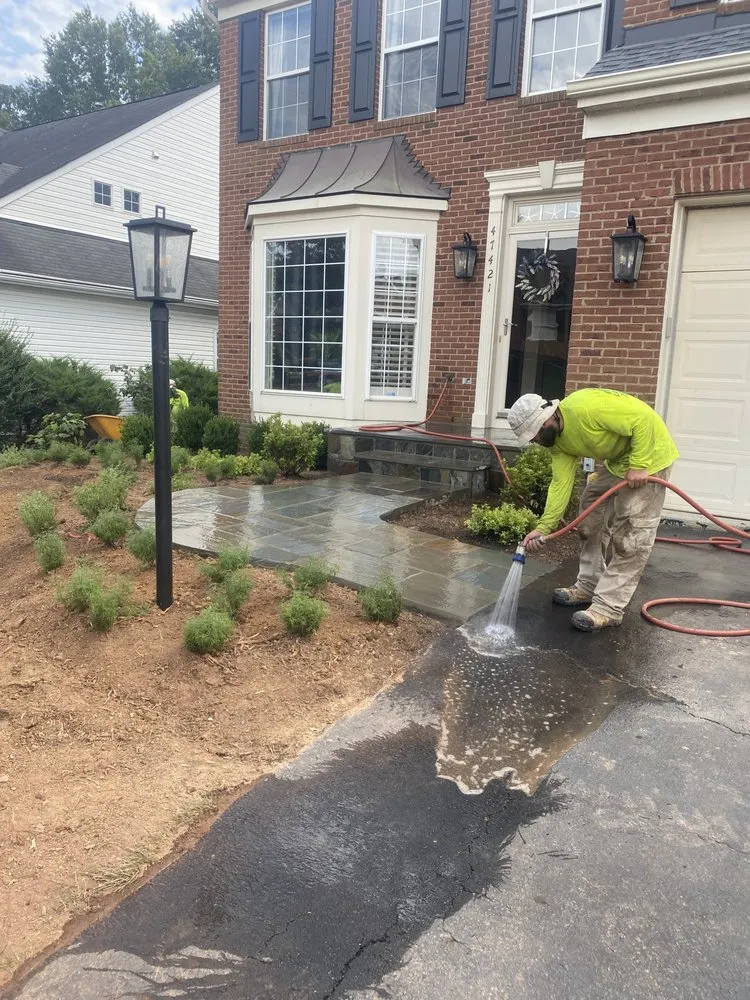 Top-rated outdoor landscaping for homes across Dale City, VA - Rafael de León