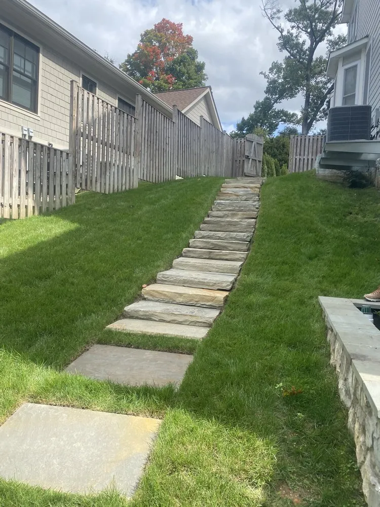 Reliable yard maintenance in Dale City, VA by Rafael de León