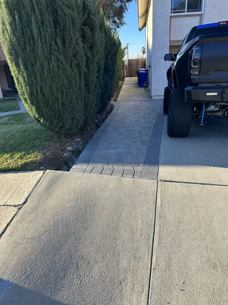 Custom lawn mowing service in Rialto, CA - Rafael's Landscape