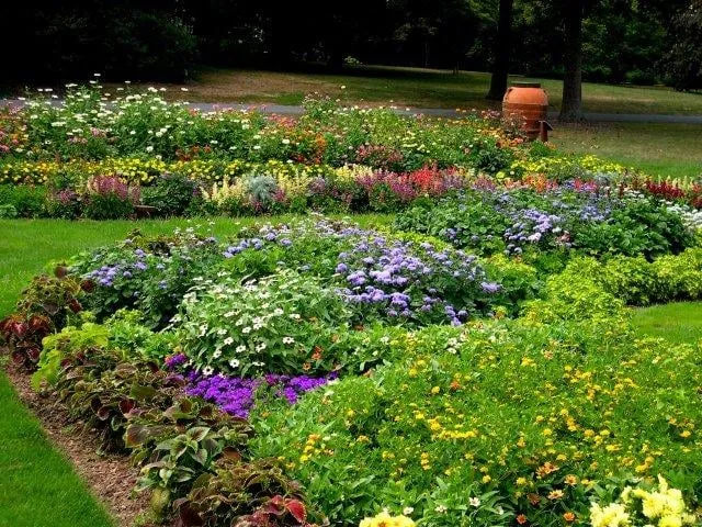 Trusted lawn mowing service experts serving Fair Lawn, NJ - Raffiani's Automatic Sprinkler