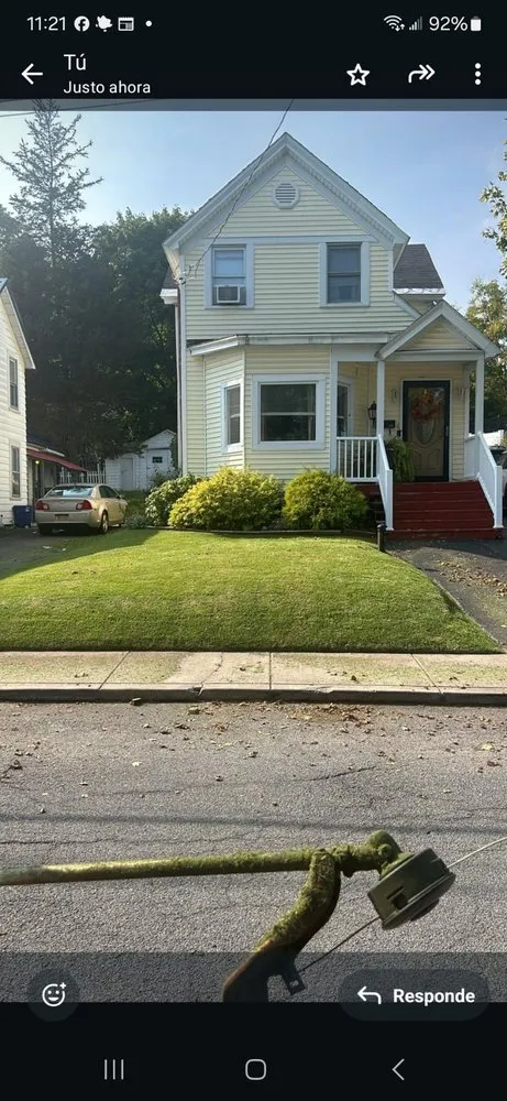 Custom lawn mowing service in Syracuse, NY - Rafís Lawn Services