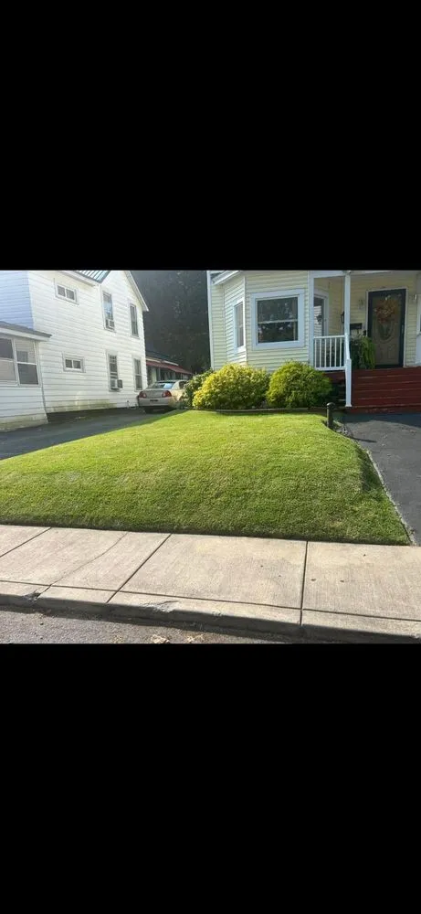 Custom landscape installation in Syracuse, NY - Rafís Lawn Services