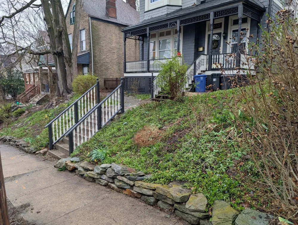Expert yard cleanup service for residential properties in Pittsburgh, PA by Ragland's Cityscapes
