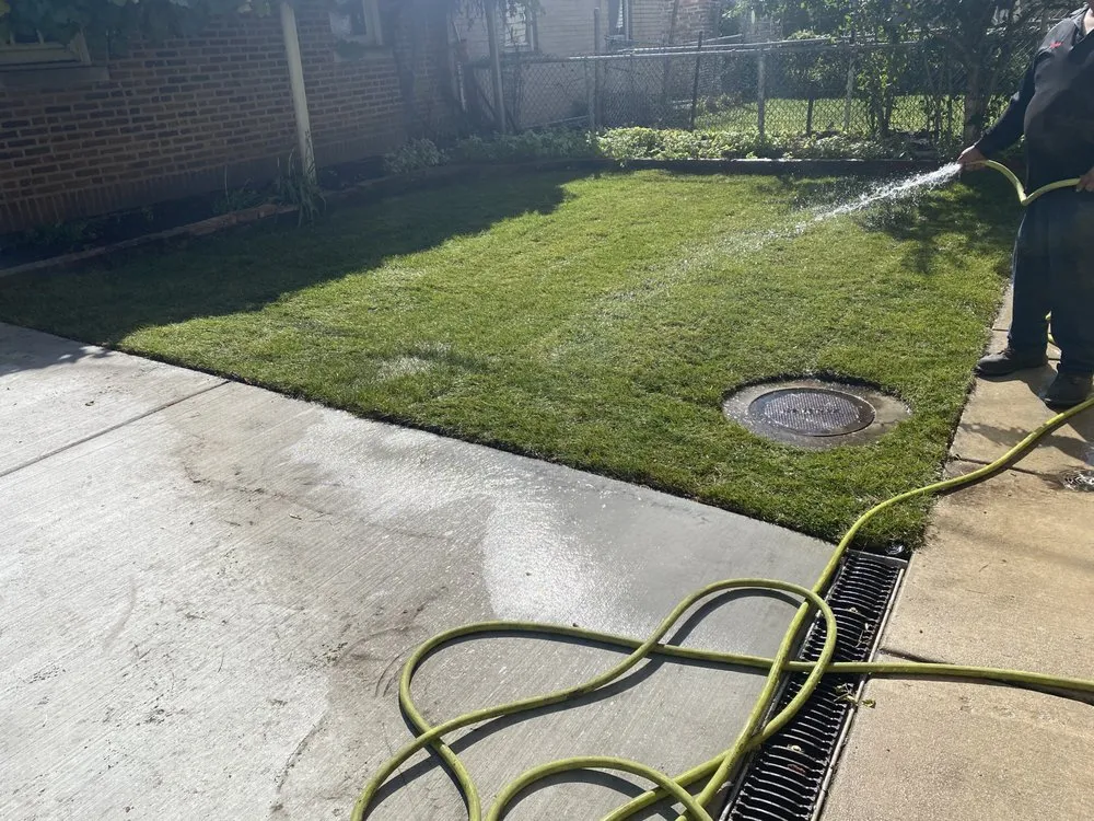 Expert yard maintenance for homes in Chicago, IL by Raices Landscapes