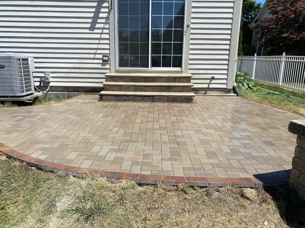 Professional lawn care service in Chicago, IL by Raices Landscapes