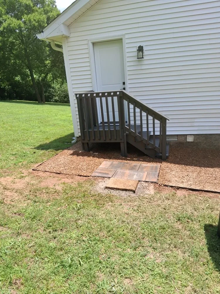 Top-rated yard cleanup service for homes in Lewisburg, TN by Railling's Outdoor Inprovement