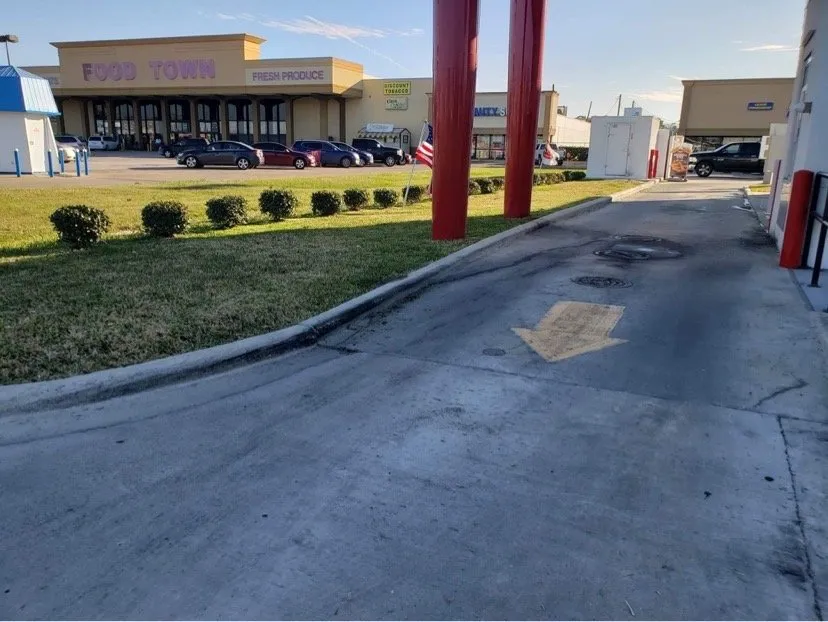 Custom lawn care service near you in Houston, TX by Rain or Shine Lawns & Landscaping