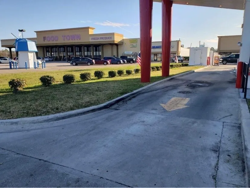 Trusted outdoor landscaping for year-round maintenance across Houston, TX - Rain or Shine Lawns & Landscaping