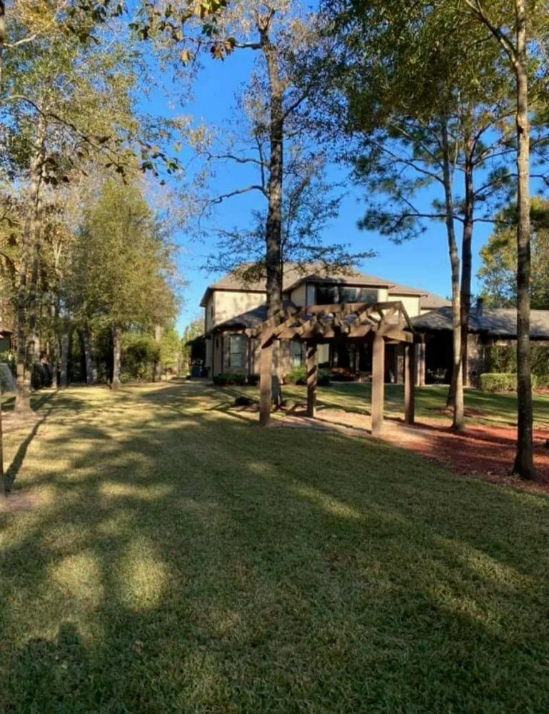 Reliable lawn care service in Houston, TX - Rain or Shine Lawns & Landscaping