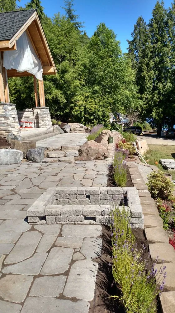 Local yard maintenance for beautiful yards across Everett, WA - Rainbow Gardening & Landscaping