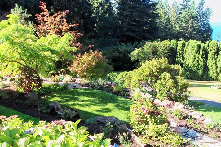 Local landscaping services experts serving Everett, WA - Rainbow Gardening & Landscaping