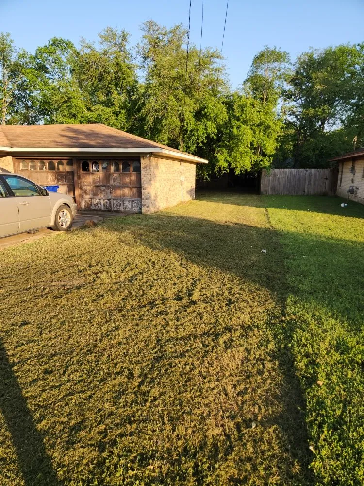 Trusted lawn mowing service in Livingston, TX - Rainbows Yard Maintenance