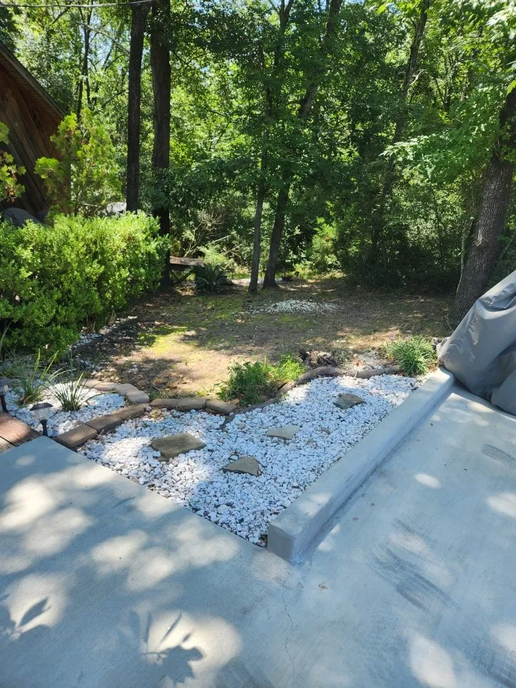 Reliable yard cleanup service in Livingston, TX by Rainbows Yard Maintenance