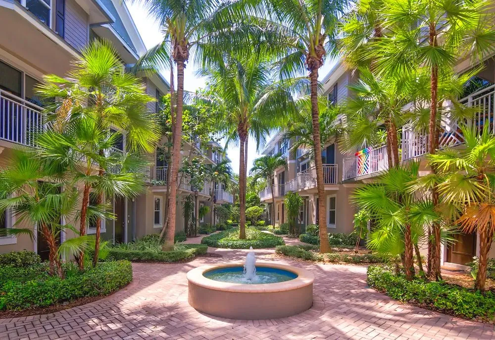 Reliable lawn care service experts serving Oakland Park, FL - RainForest Management