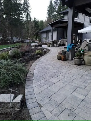 Top-rated garden landscaping in Covington, WA by Rainforest Rock Design