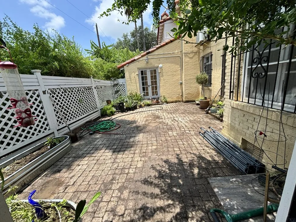 Expert lawn care service in Brownsville, TX by Raúl Dávila Loadscaping