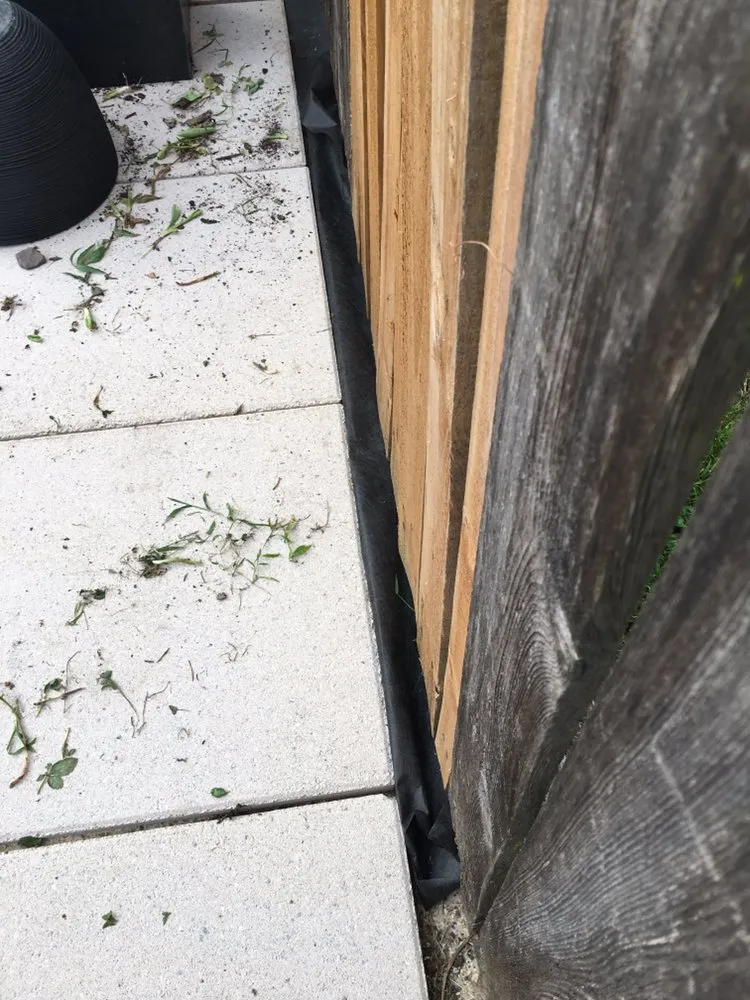 Professional garden landscaping for homes in Jefferson, LA by R.Allen's Lawn Care, Landscaping,and Complete Yard Maintenance