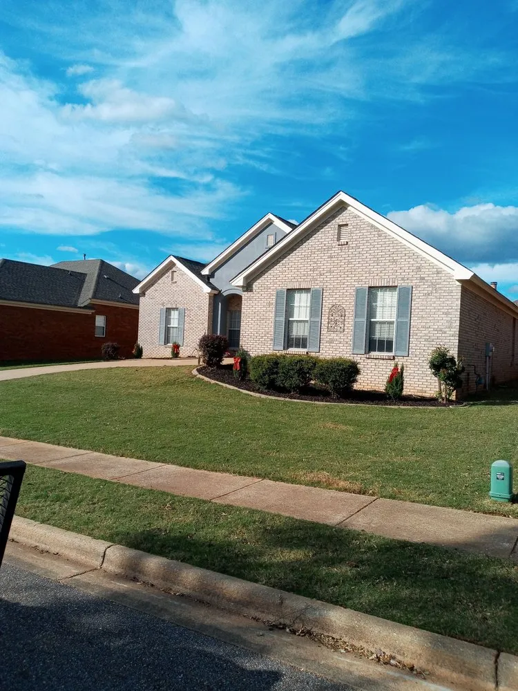 Affordable outdoor landscaping near you in Montgomery, AL by Ralston lawn care