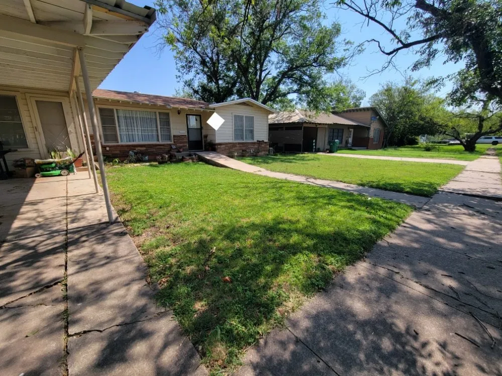 Top-rated garden landscaping in Coleman, TX by Ralstons Mowing