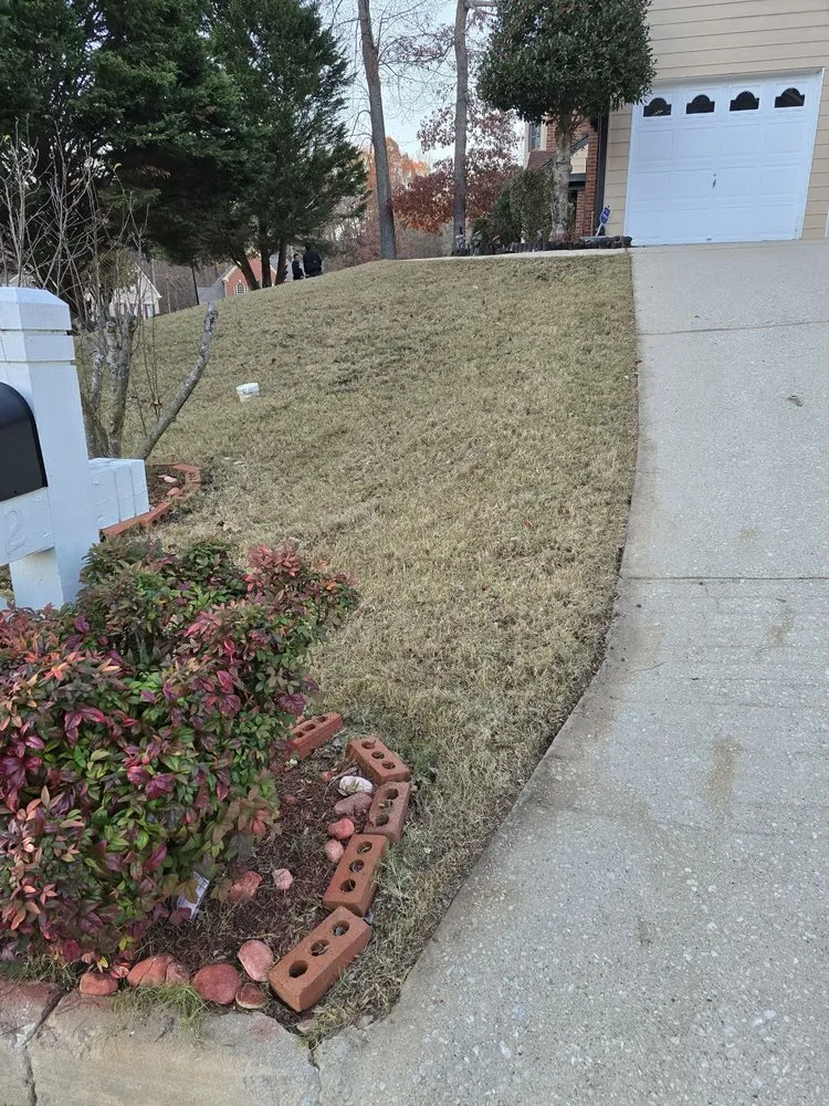 Local landscaping services experts serving Lawrenceville, GA - Ramirez Cleaning and landscaping