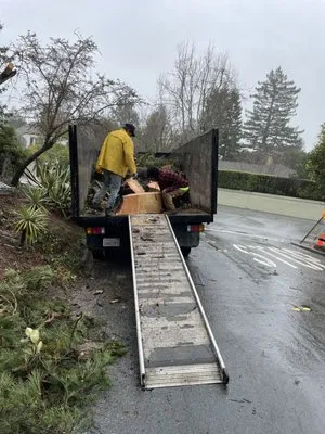 Ramirez Garden Service & Landscape Logo