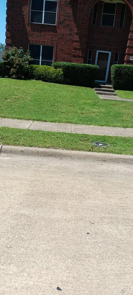 Expert lawn mowing service in Balch Springs, TX by Ramirez Landscaping