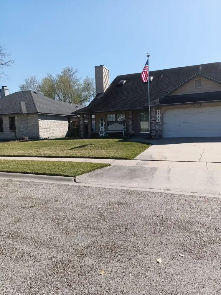 Professional yard cleanup service in Corp Christi, TX by Ramirez Lawn Care