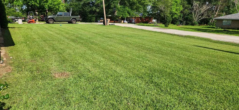 Custom yard maintenance for beautiful yards in Elkhart, TX by Ramirez Lawn Service