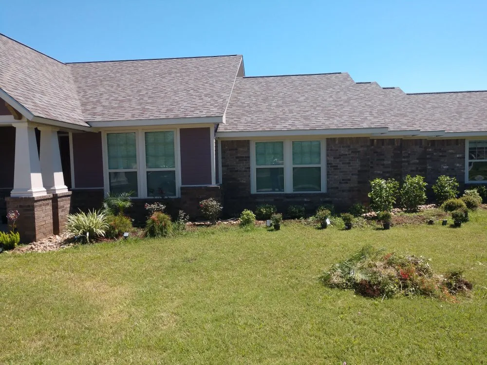 Expert yard maintenance in Alvin, TX by Ramirez lawncare