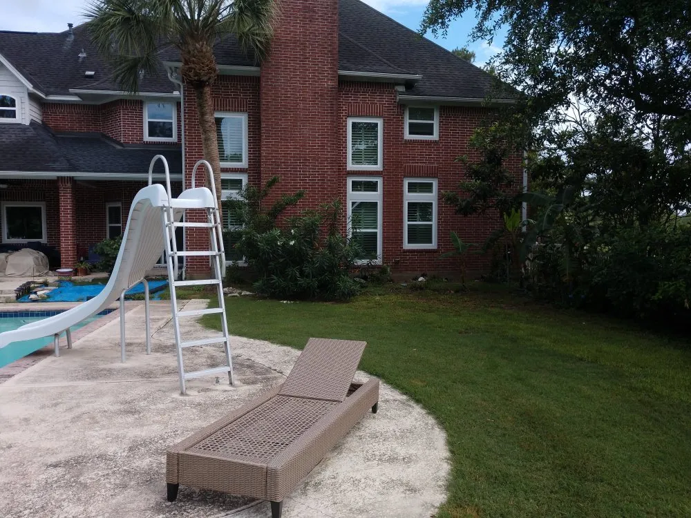 Custom garden landscaping near you across Alvin, TX - Ramirez lawncare