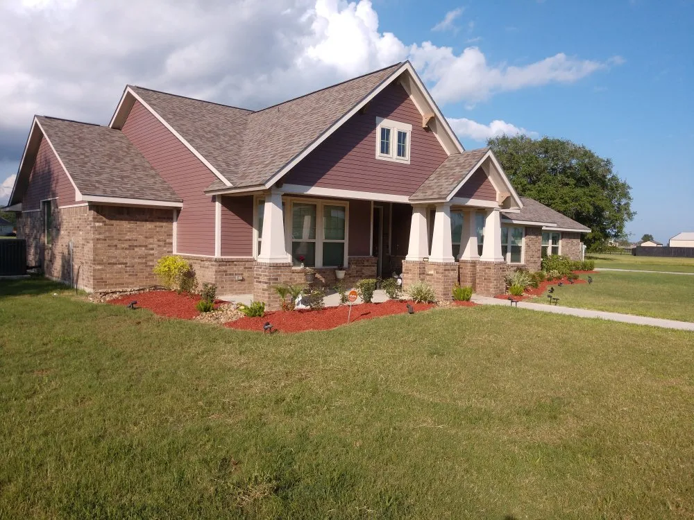 Professional lawn mowing service in Alvin, TX by Ramirez lawncare