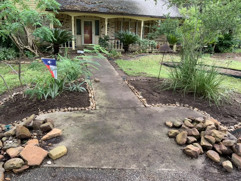 Expert yard cleanup service experts serving Alvin, TX - Ramirez lawncare