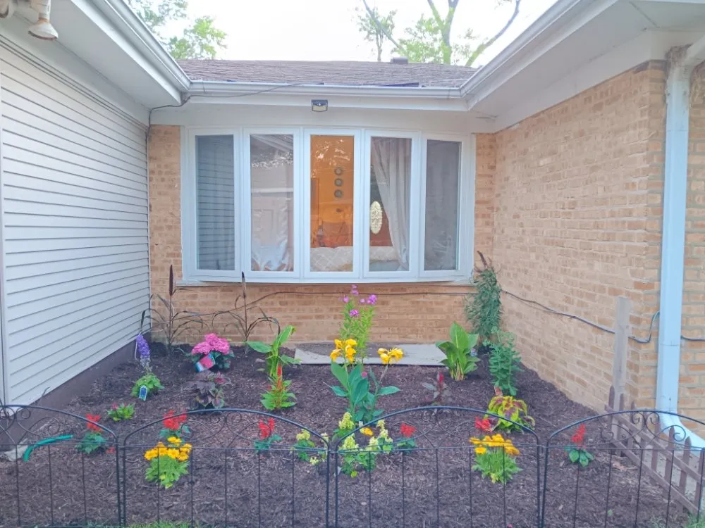 Top-rated yard maintenance in Elmwood Park, IL by Ramirez Mowing & Garden