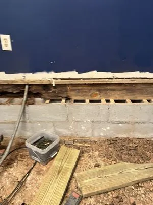 Ramirez wood replacement Logo